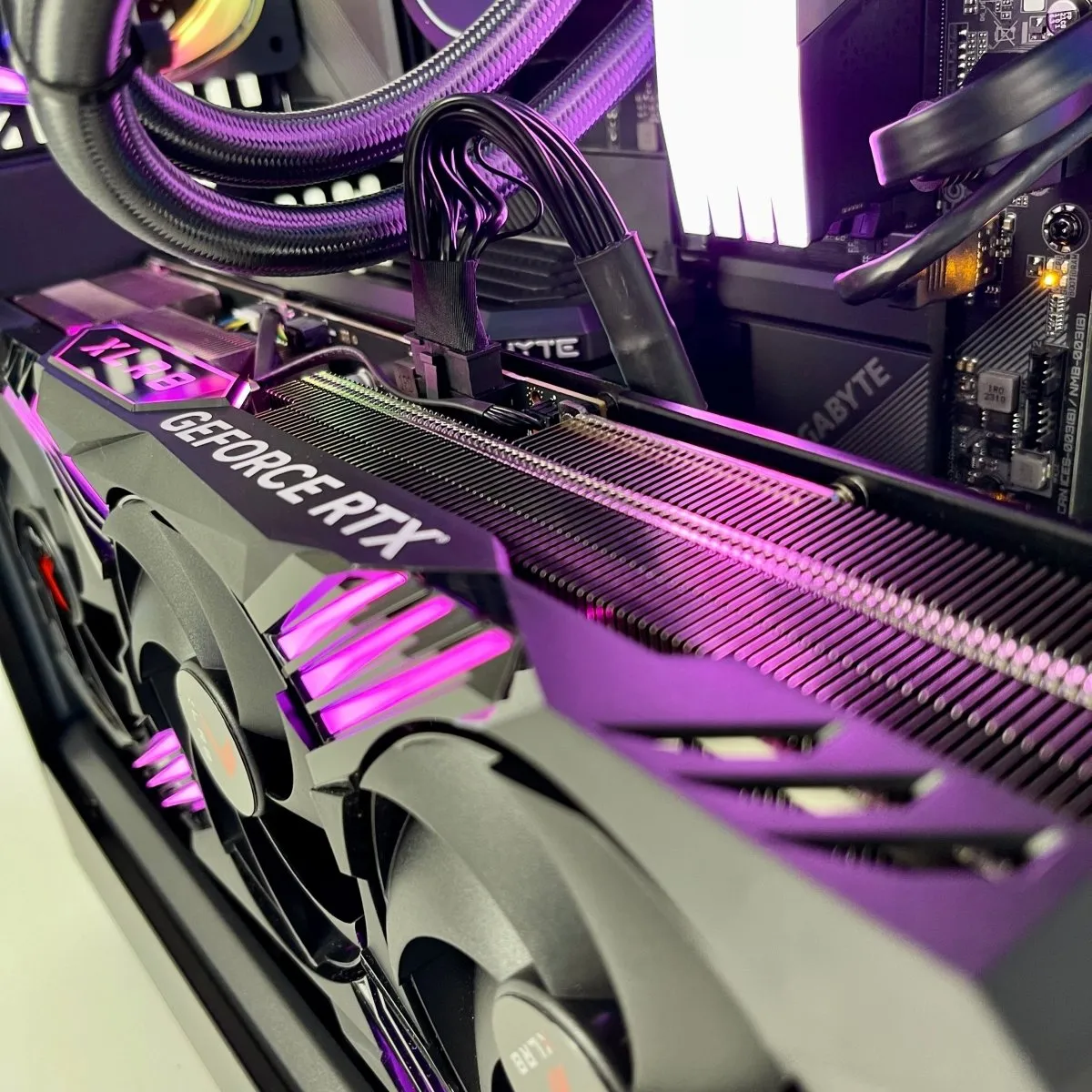 IGaming Core i5/i7 14700KF | RTX 4060 Ti-4070 Ti super | 32GB DDR5 Ram | Hyte 60 Pro Black
