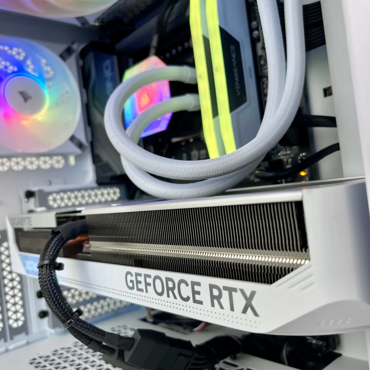IGaming Core i7 14700KF | RTX 4070/4070 Ti | 32GB DDR5 Corsair Capellix Pro