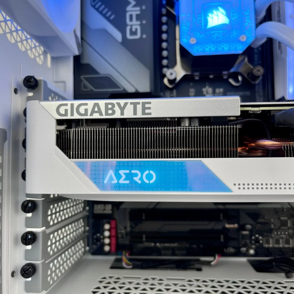 IGaming Core i7 14700KF | RTX 4070/4070 Ti | 32GB DDR5 Corsair Capellix Pro