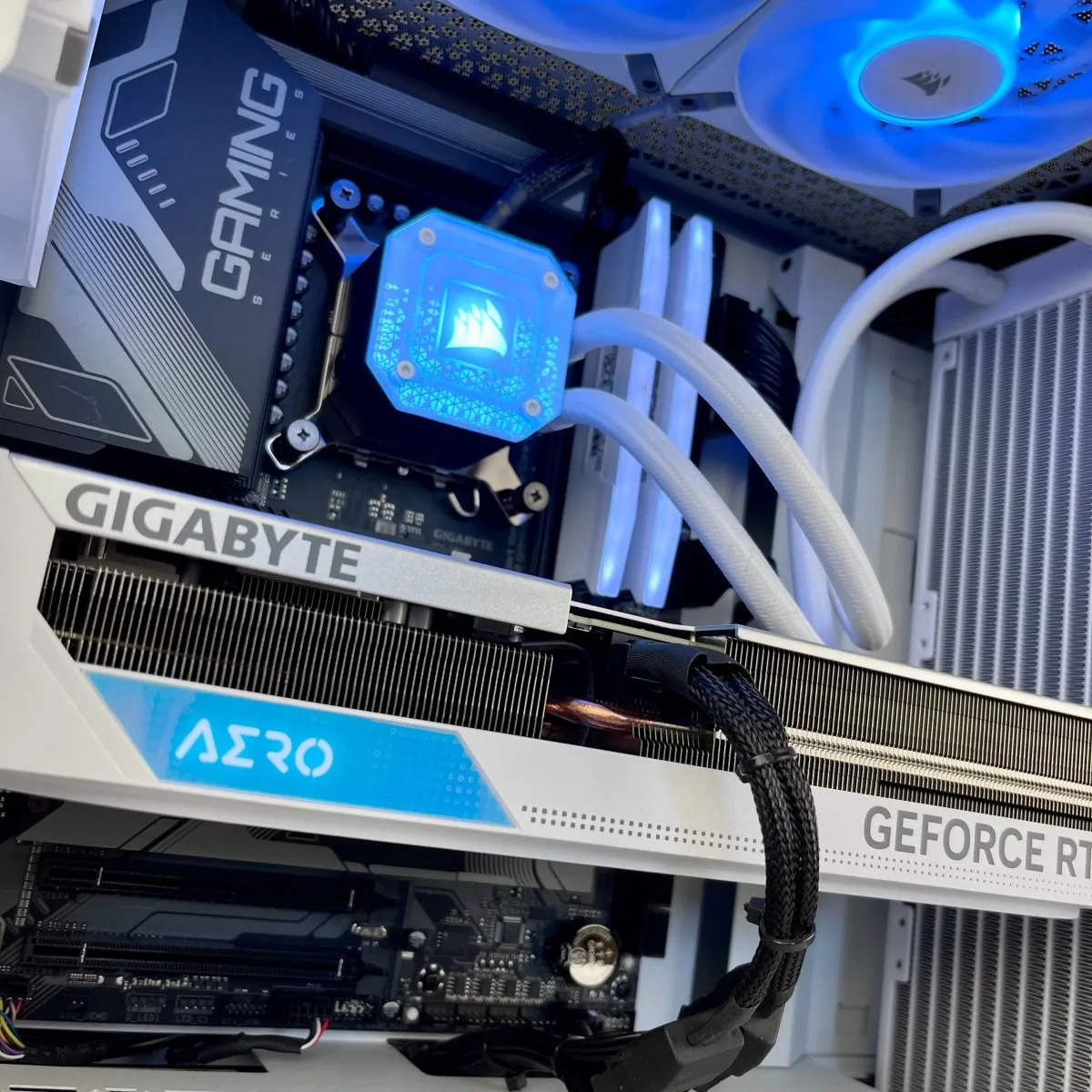 IGaming Core i7 14700KF | RTX 4070/4070 Ti | 32GB DDR5 Corsair Capellix Pro