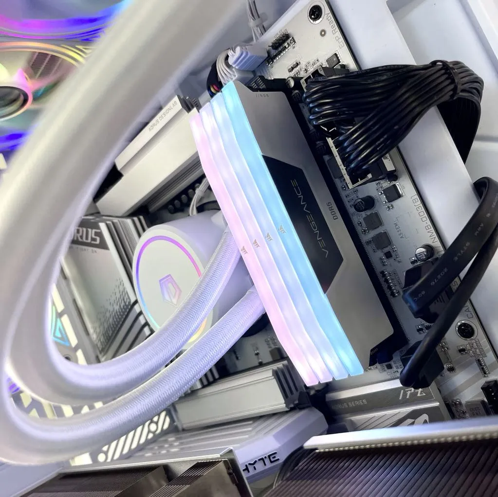 IGaming Core i7/i9 14900KF | RTX 4070TI Super-4090 | Y70 Touch Pro White