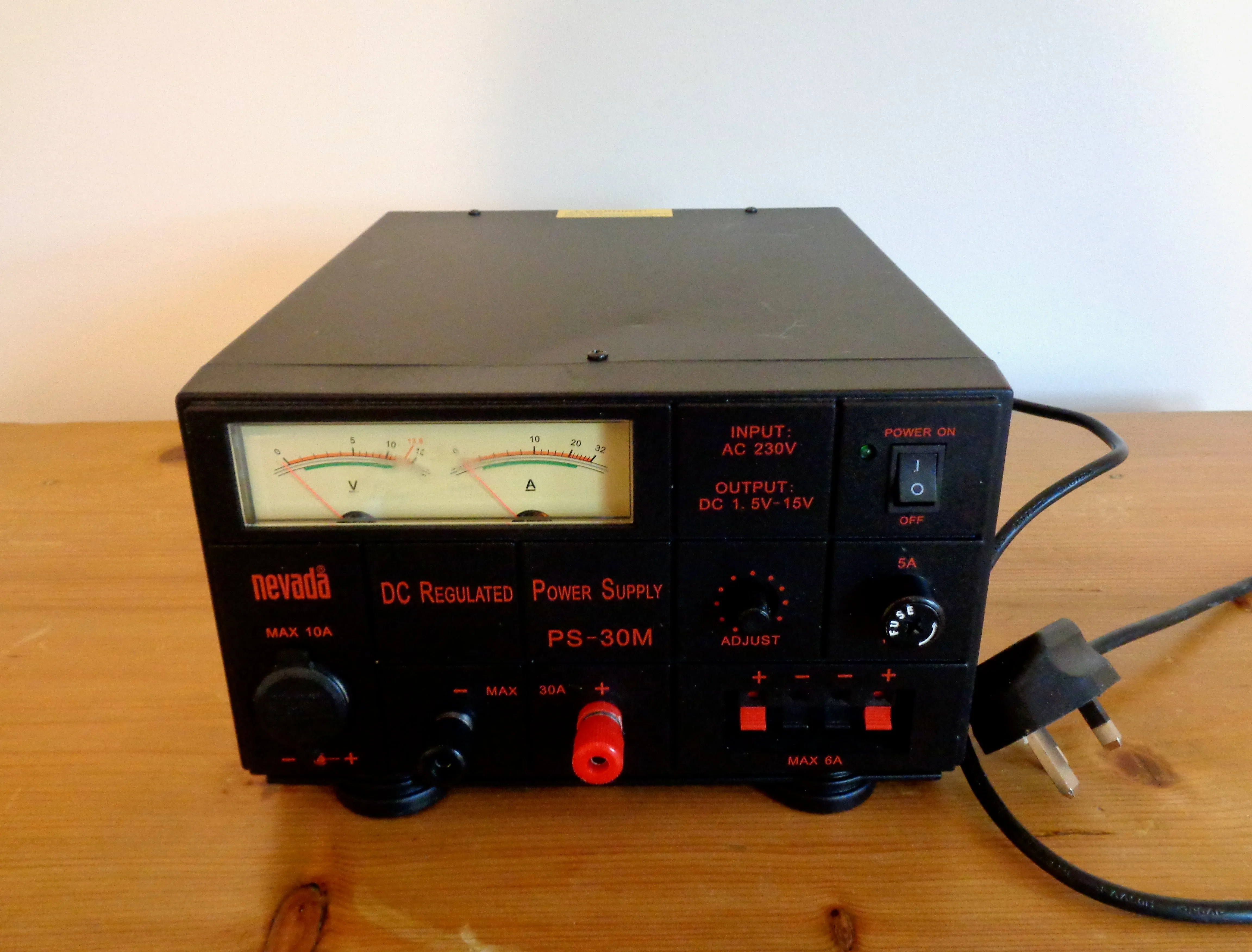 Nevada PS30M DC Regulated Power Supply Unit 25-30 Amp PSU 240V 50Hz
