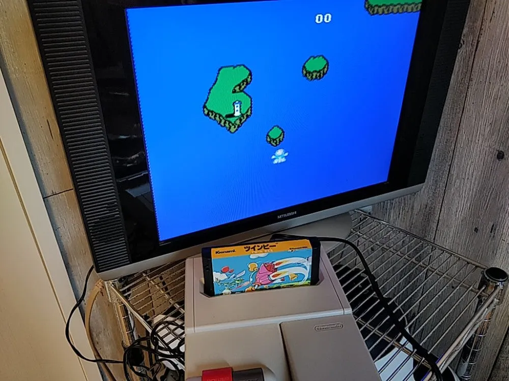 Nintendo New (AV) Famicom (NES2).Console,2 Pads,Manual,Game,Boxed tested-d0130-