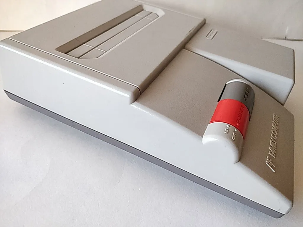 Nintendo New (AV) Famicom (NES2).Console,2 Pads,Manual,Game,Boxed tested-d0130-