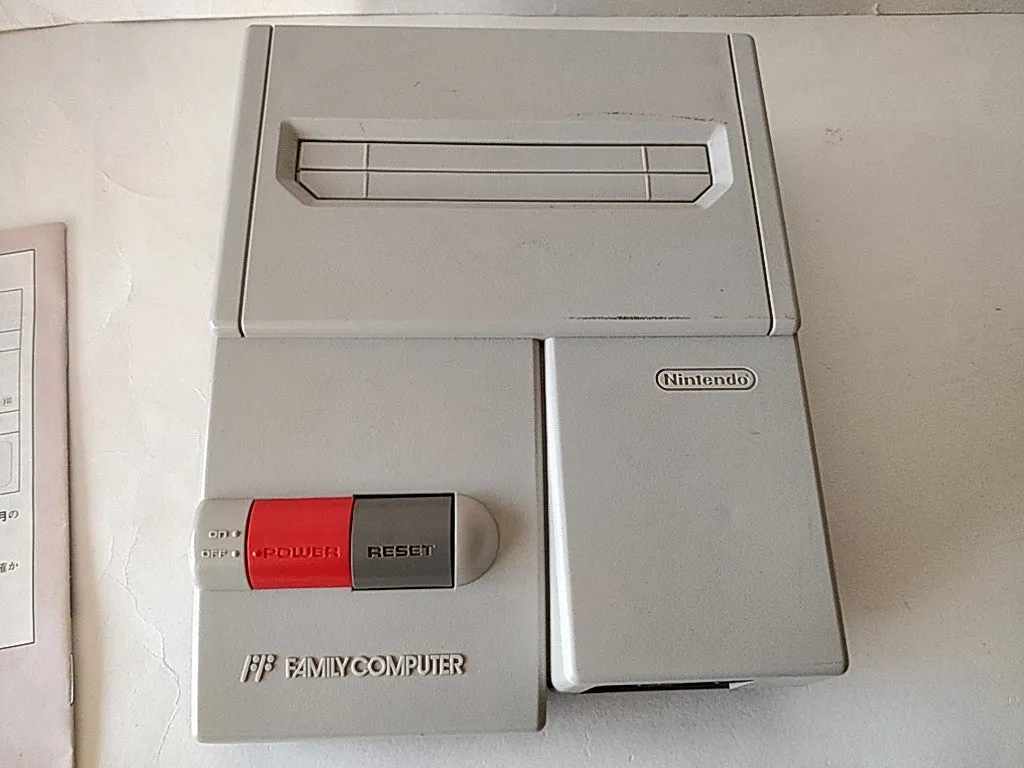 Nintendo New (AV) Famicom (NES2).Console,2 Pads,Manual,Game,Boxed tested-d0130-