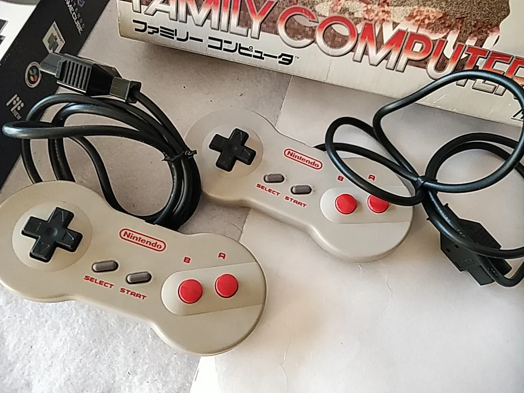 Nintendo New (AV) Famicom (NES2).Console,2 Pads,Manual,Game,Boxed tested-d0130-