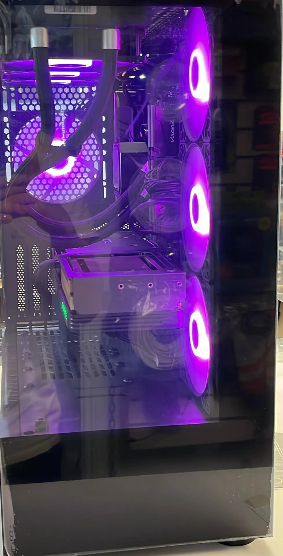 PC GAMING NEUF RYZEN 7 5700X 3,4GHz 32GB DDR4 SSD M.2 1TB NVMe RTX4070 OC 12GB 3 FANS