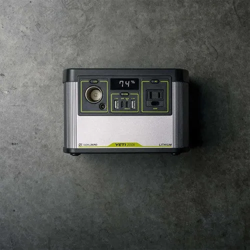 Yeti 200X   Boulder 100 BC Solar Generator
